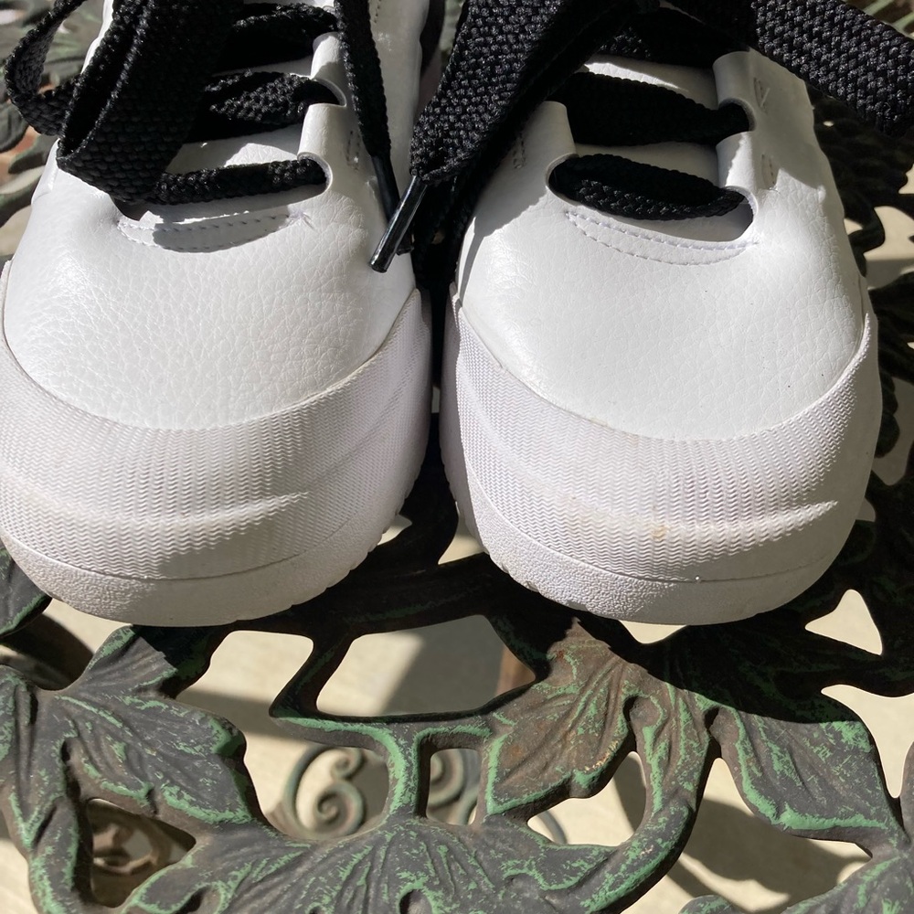 Adidas sneakers size 8 - Picture 4 of 9